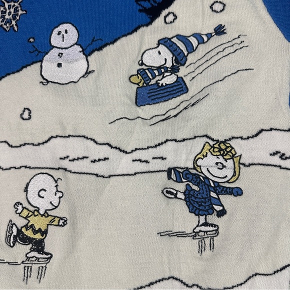 NWT Peanuts Winter Snowy Scene Cardigan - Picture 7 of 9